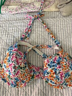 Floral Halter Bikini Top in Multicolor NWT Medium $6